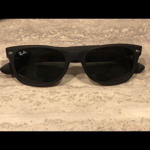 NWT Ray-Ban New Wayfarer in matte black